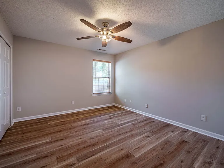 101 Thorncrest Dr — Photo 26