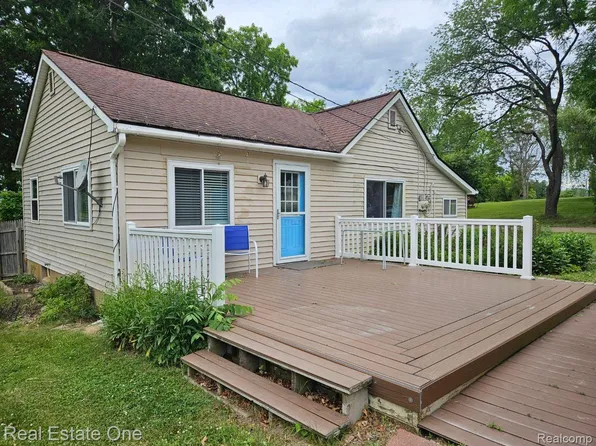 261 Franklin St, Holly, MI 48442