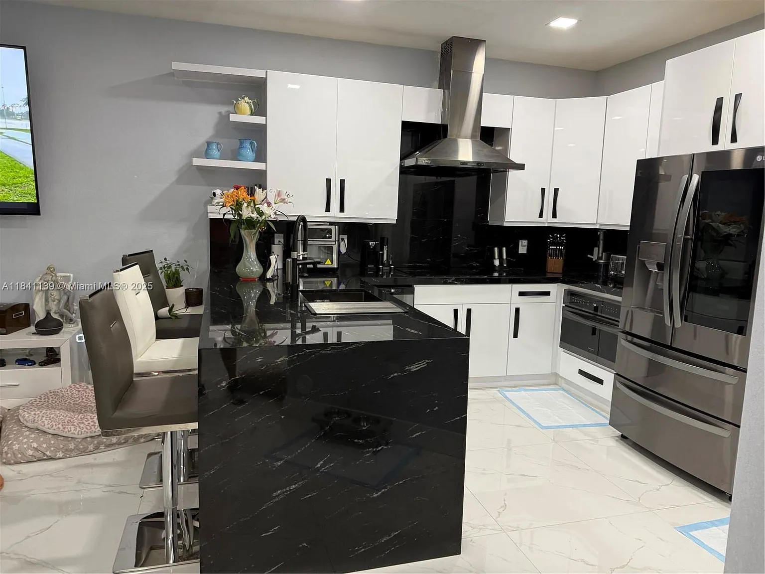 3 bed, 2.5 bath, 2040 sqft, $3,400 — Photo 4