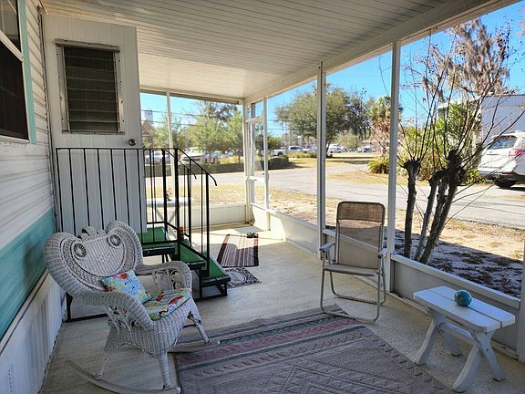 5th image of 105 E Short St