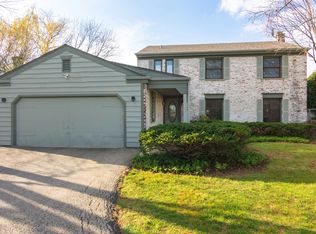 2424 Pfingsten Rd, Glenview, IL 60026
