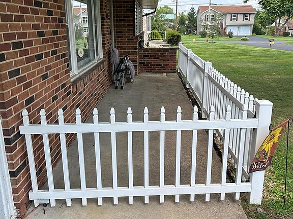 4th image of 80 Cottage Dr