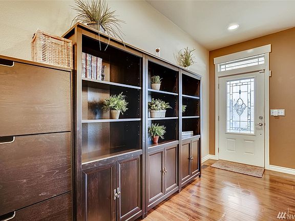 3rd image of 2949 40th Ave NE