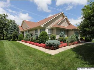 3 Strawberry Ln, Lakewood, NJ 08701