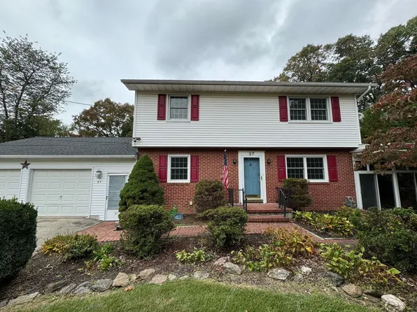 27 Springwood Ave, Stewartstown, PA 17363