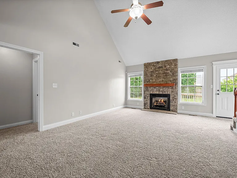 706 Shamrock Ct — Photo 6