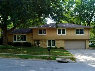 3210 92nd St, Urbandale, IA 50322
