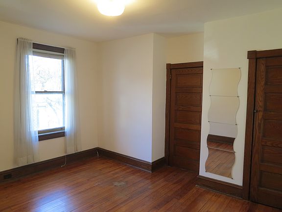 Den/Middle Room