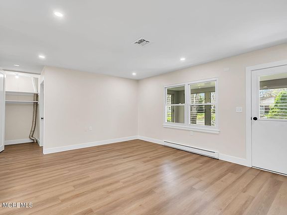 3rd image of 50B Cambridge Court #100b