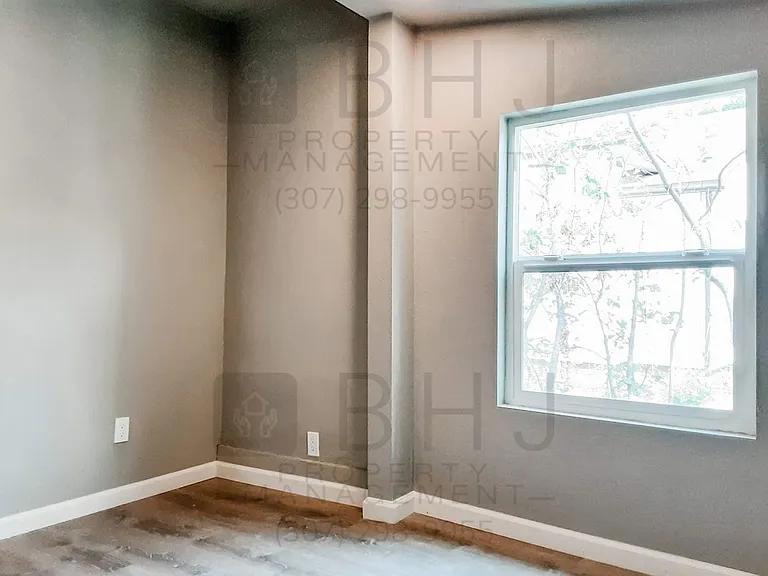 141 W 7th St — Photo 10