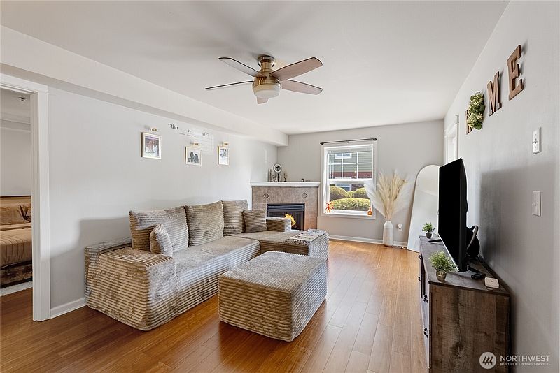 4th image of 690 32nd Street #B107