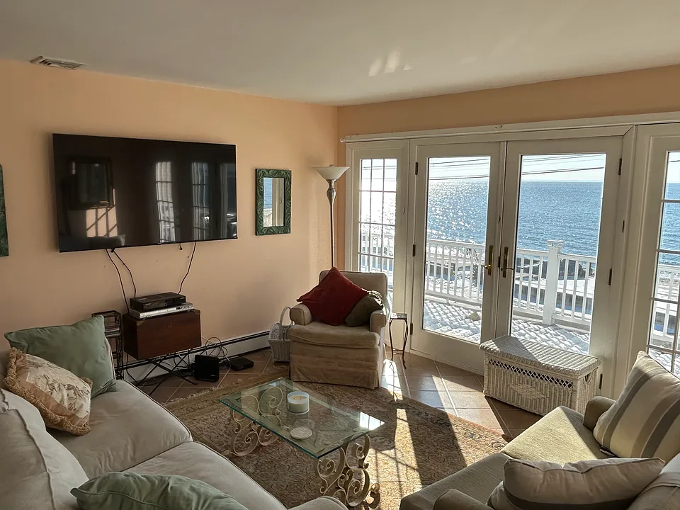 2230 Fairfield Beach Rd