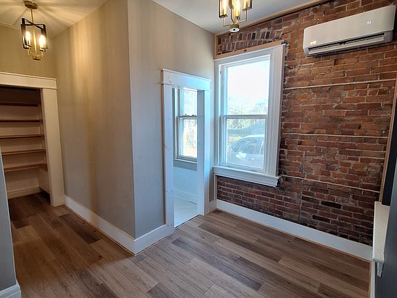 3rd image of 114 35th St #1