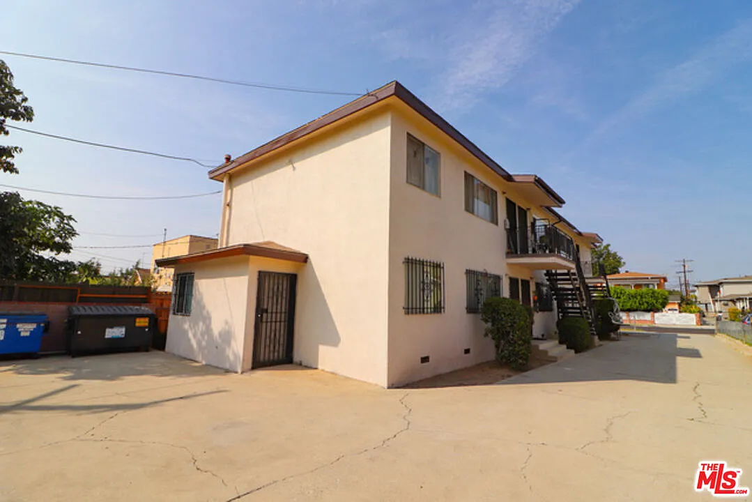 2 bed, 1.0 bath, 617 sqft, $2,400 — Photo 2