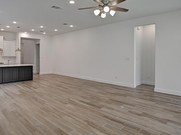 3rd image of 124 Rainwater Creek
