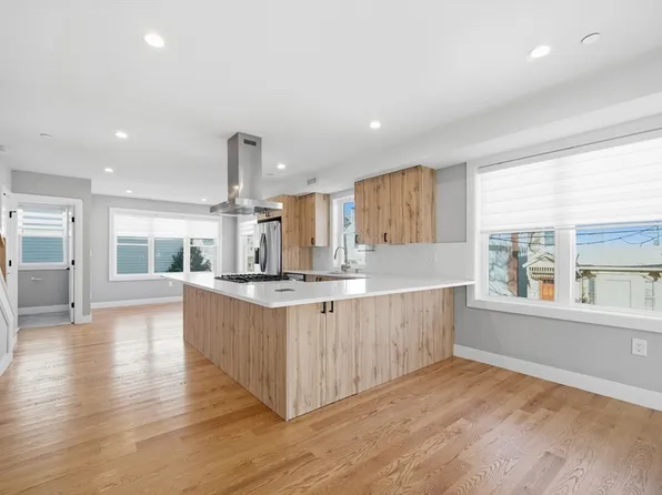 86 Blossom St #1, Chelsea, MA 02150