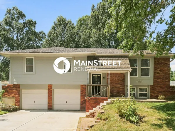 609 NE 2nd St, Blue Springs, MO 64014