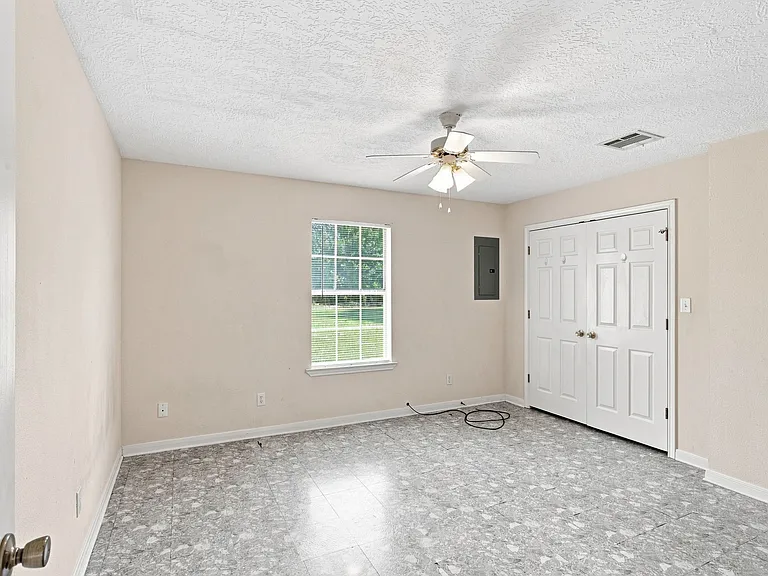 868 Long Dr #A — Photo 3