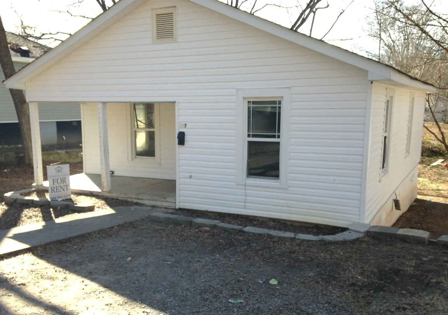 Wonderful 2BR/1BA house close to downtown — Photo 1