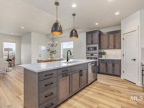 5th image of 440 S Radiator Way