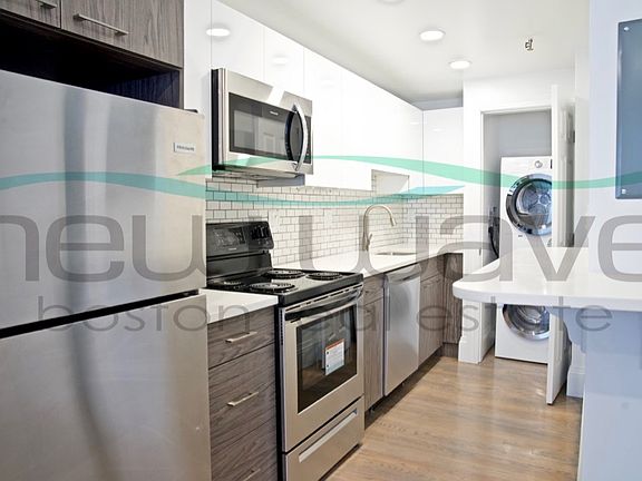 3rd image of 503 Beacon St APT 4