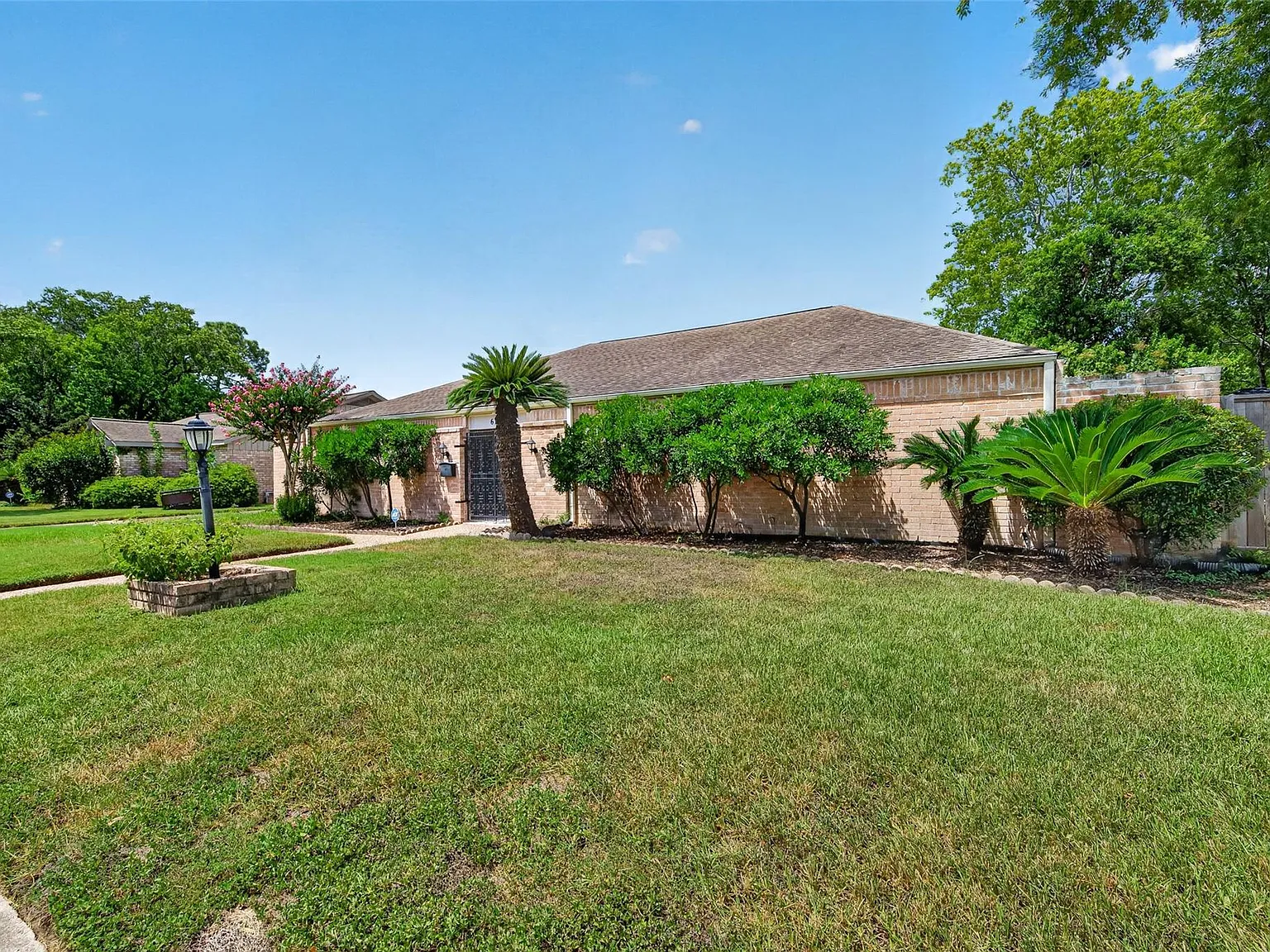 4 bed, 2.5 bath, 2714 sqft, $3,000 — Photo 3