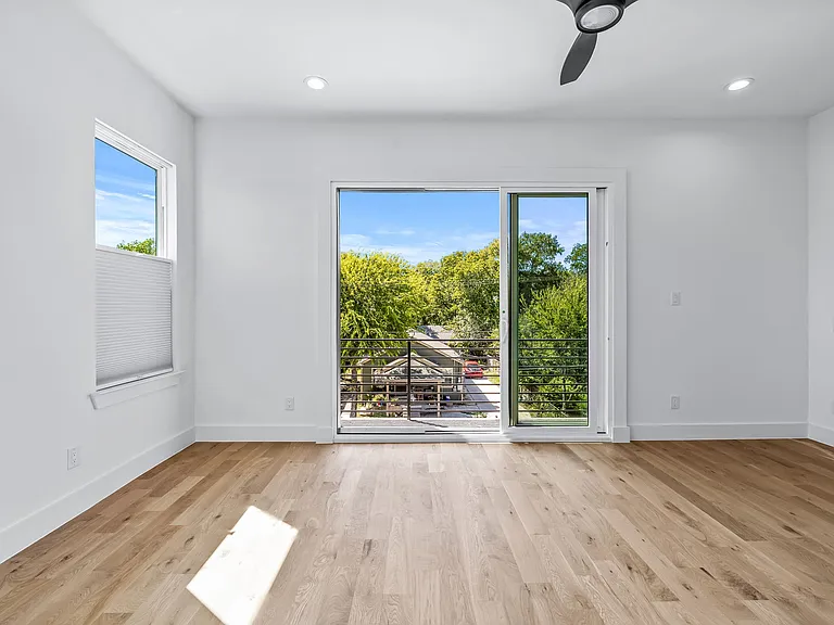 410 Avenue L #B — Photo 11