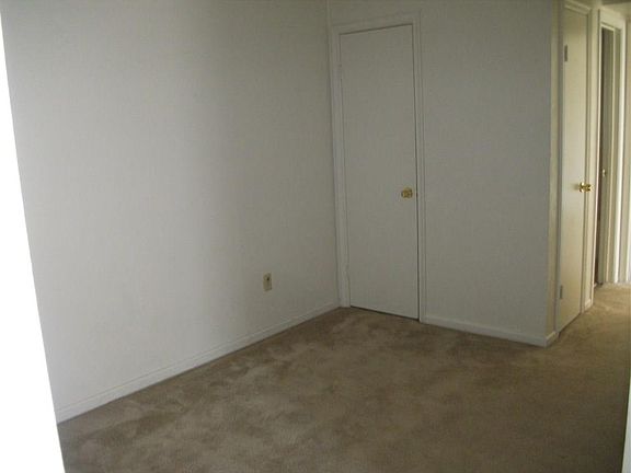 5th image of 533 W Ocean View Ave APT 13