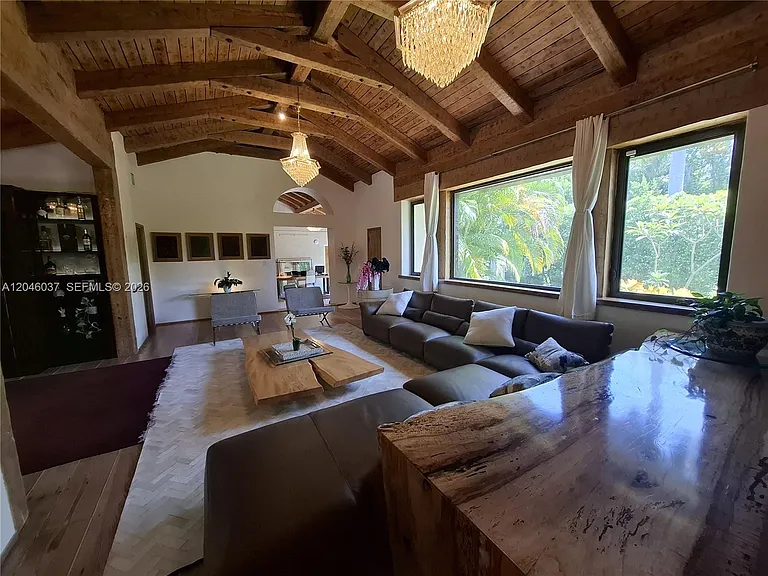 6350 Pinetree Dr — Photo 6