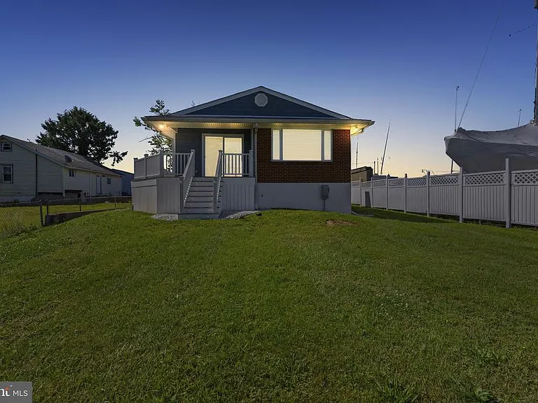 7212 Bay Front Rd — Photo 2