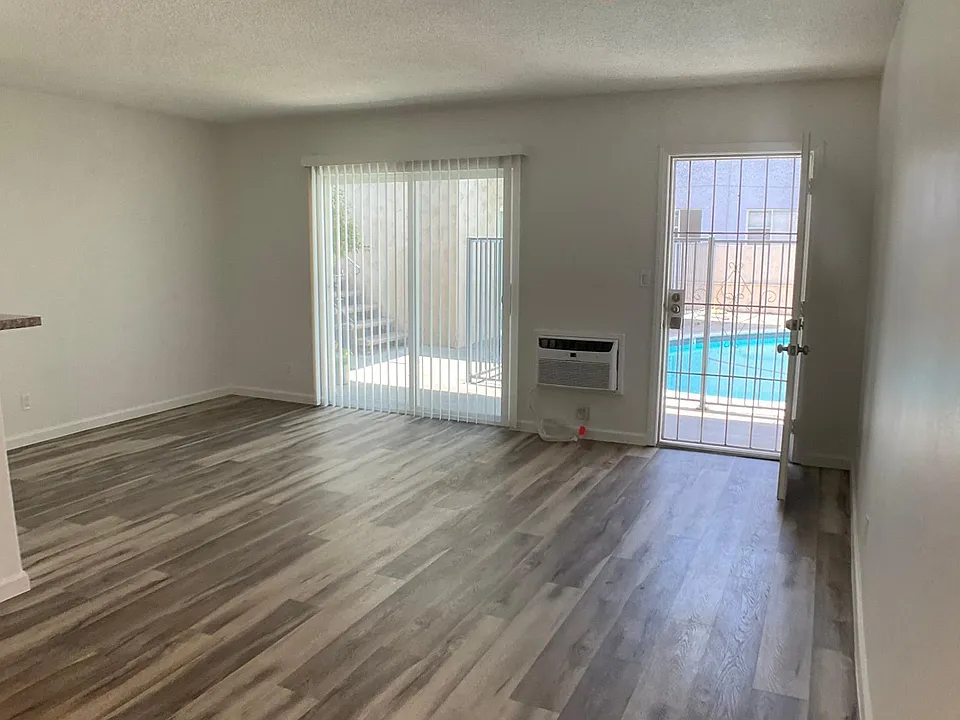 6225 Fulton Ave #4