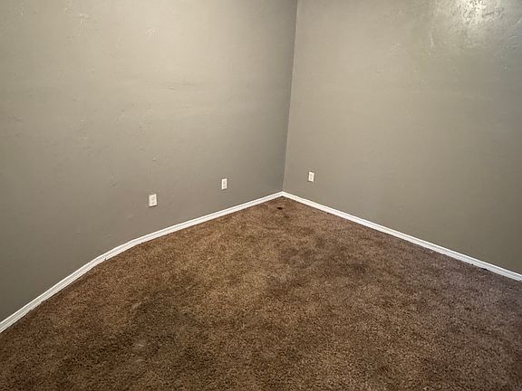 5th image of 918 E 9th St APT B