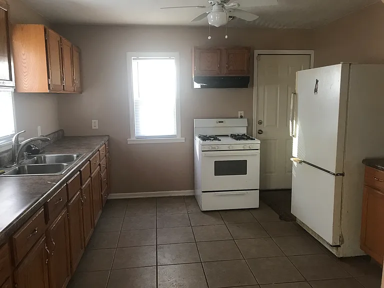 9122 McGee St — Photo 3