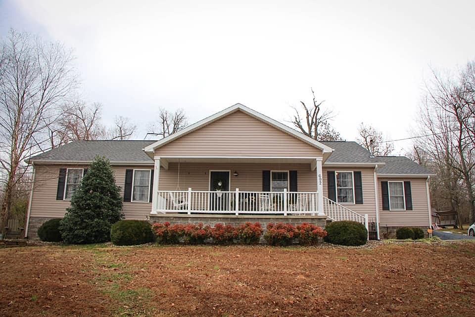 1st image of 692 Bartlett Ave