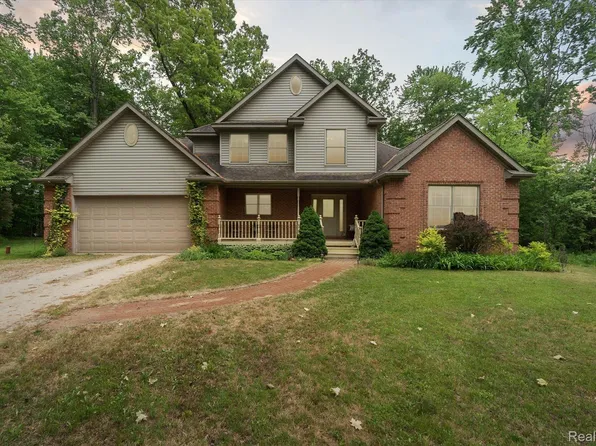 1975 Ford Rd, White Lake, MI 48383