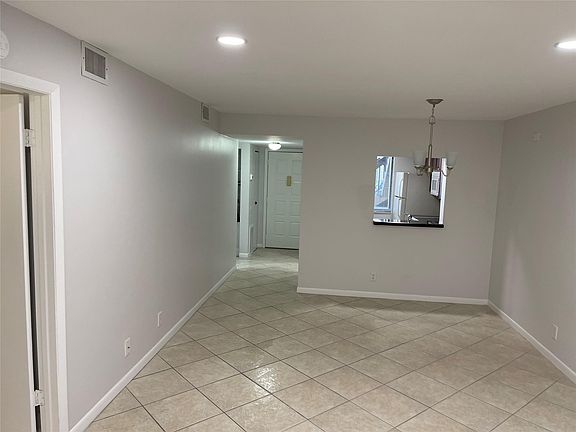 5th image of 6549 Somerset Dr APT 106