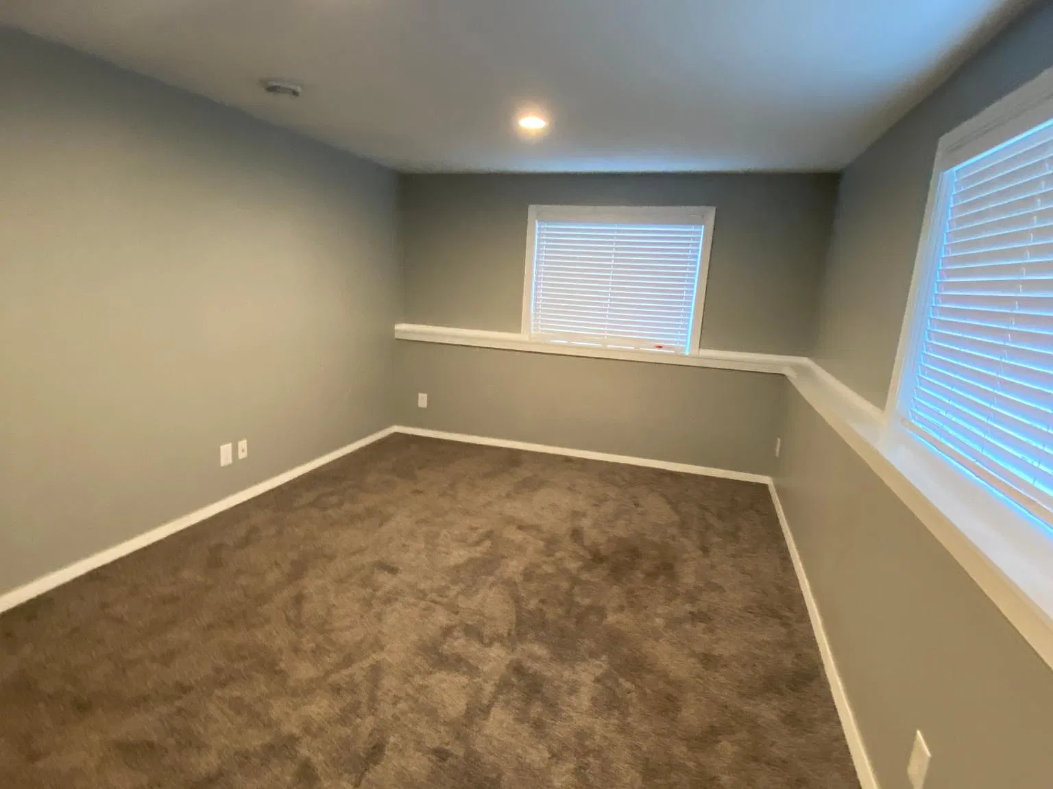 5 bed, 2800 sqft, $3,100 — Photo 3