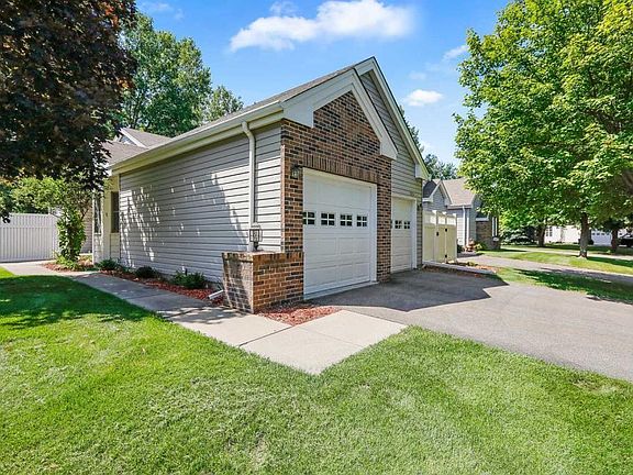 2nd image of 15034 Windemere Ln