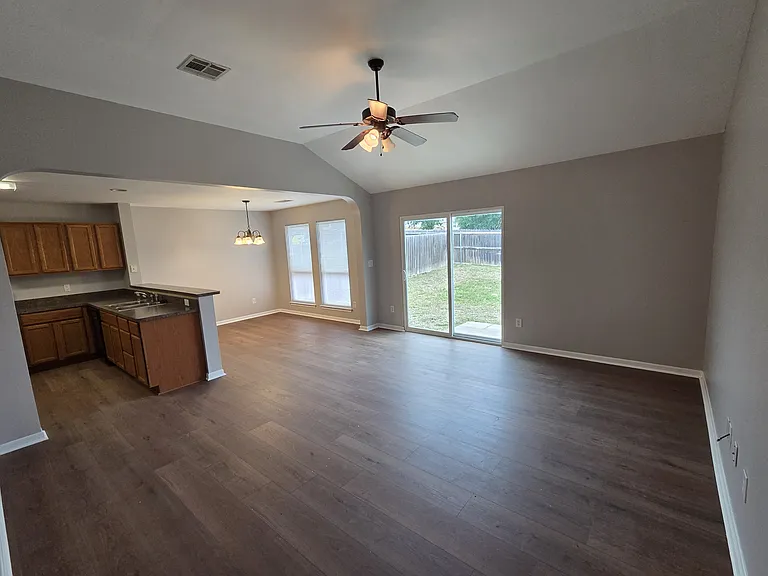 2220 Bellmont — Photo 3