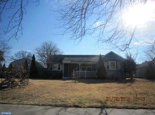 616 River Dr, Riverside, NJ 08075