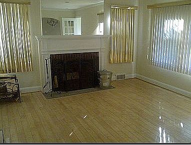 Living room w/ fireplace