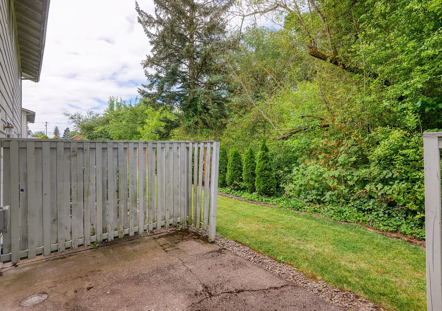 Well-Maintained 2 Bedroom & 1.5 Bath Condo — Photo 4