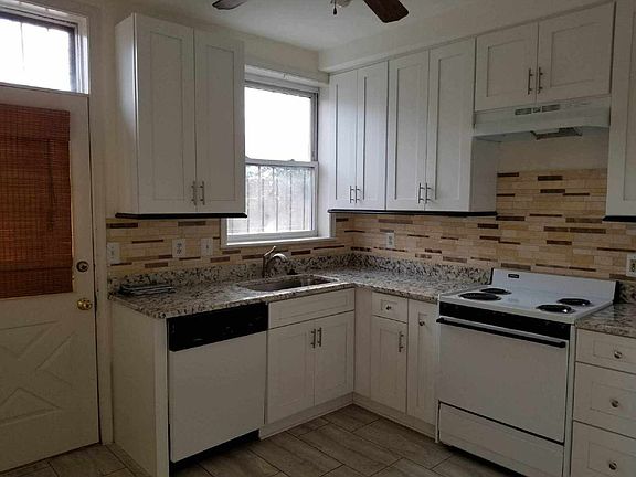 5th image of 1633 Marion St NW