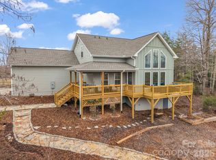 631 Mountain Pkwy, Mill Spring, NC 28756