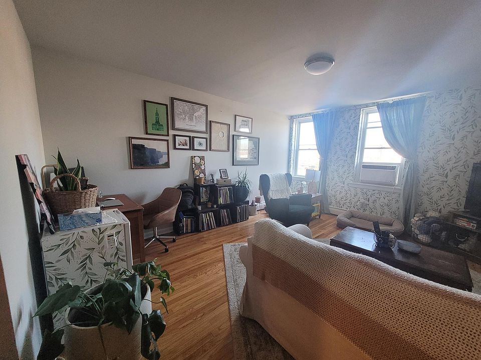 1st image of 801 S 47th St APT 401