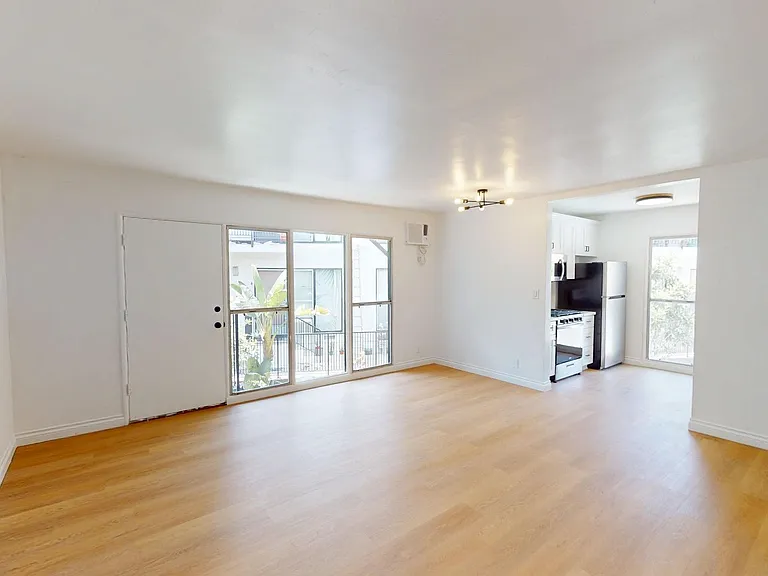 The Clair Manor Apts...Hollywood Hills...Fully Renovated...CALL NOW! — Photo 19