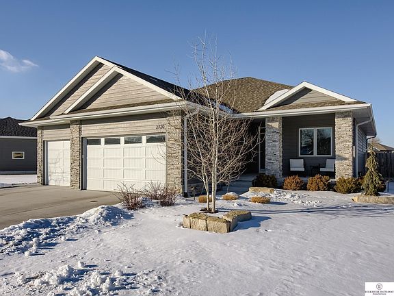 3rd image of 2720 Brooks Hollow Dr