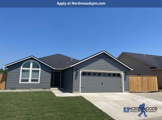 1008 Arana Dr, Phoenix, OR 97535