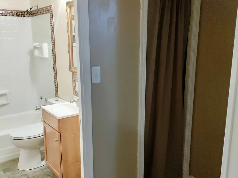 1329 E Main St — Photo 14