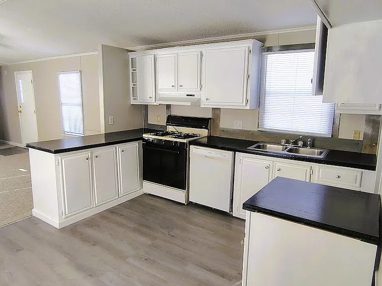 1900 Harper Dr #31 — Photo 5